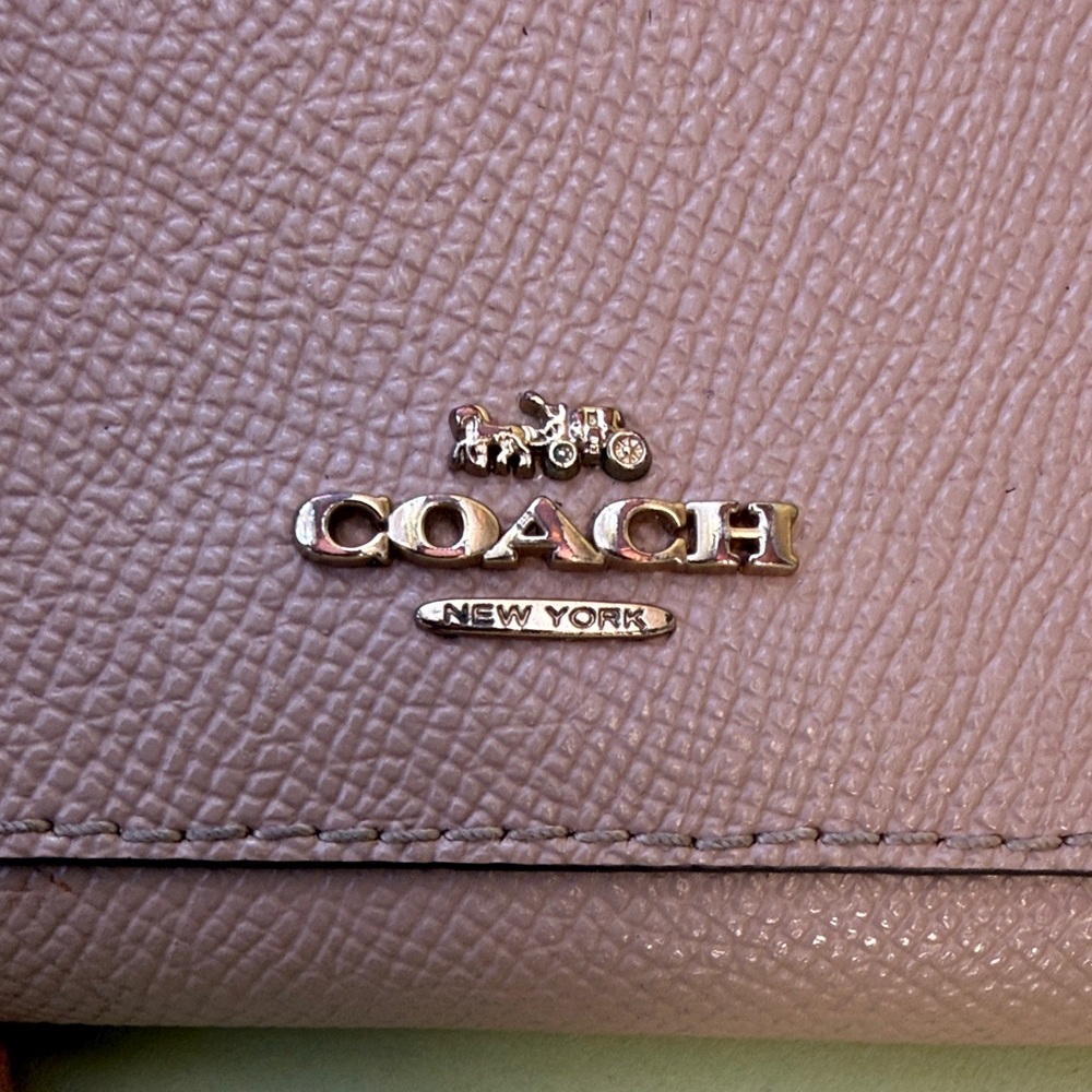 Vintage Coach Beige/Gold Leather Zip Wallet - Picture 4 of 15